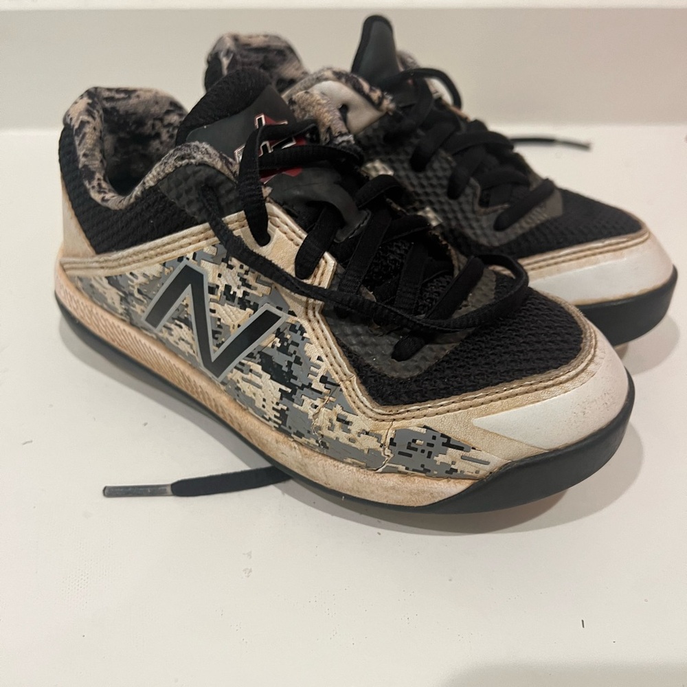 New balance youth baseball cleats